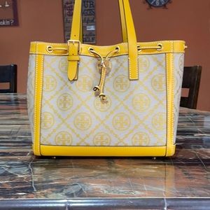 T Monogram Jacquard small tote bag in goldfinch